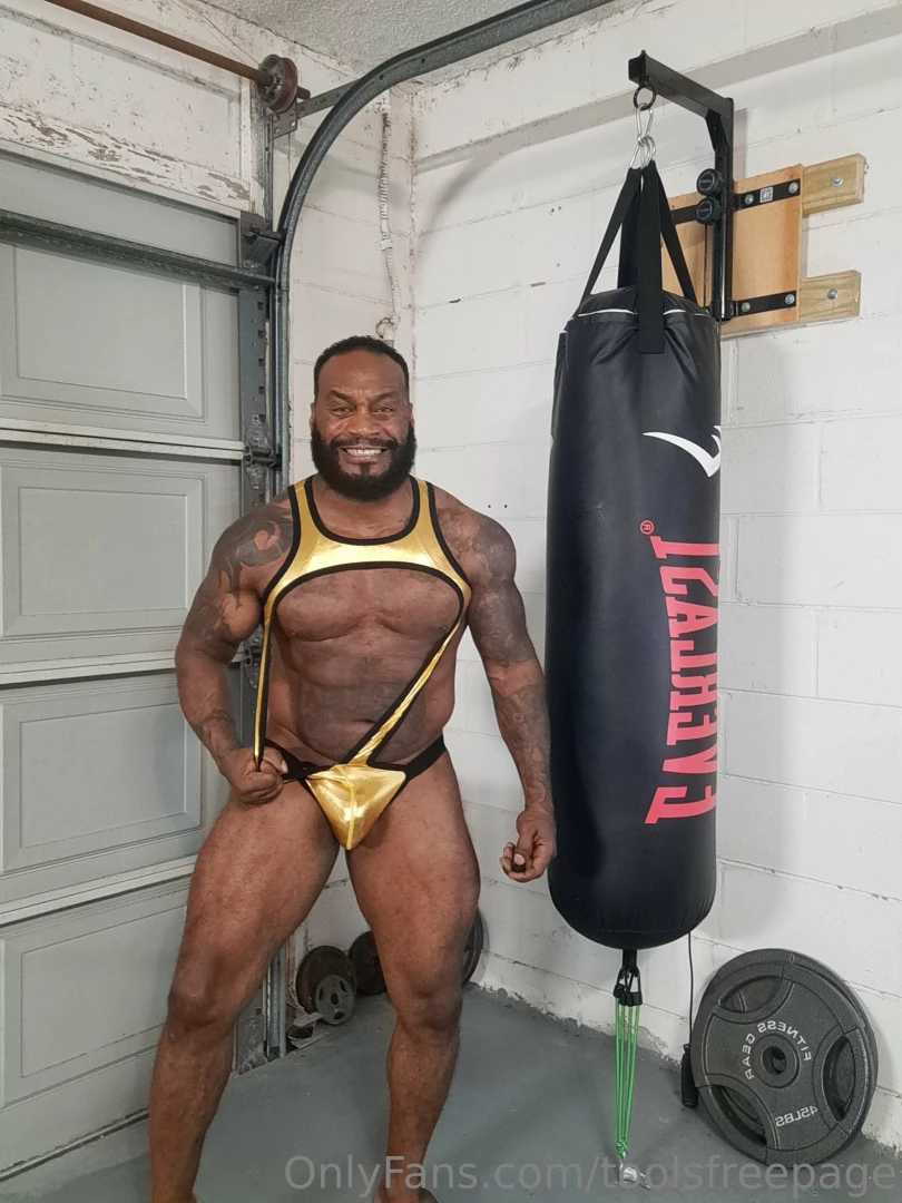 Cum get worked out with me right now 