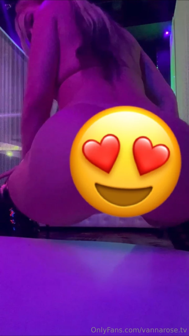 4 for 5 omg i love shaking my ass for you so here s 4 videos for you 