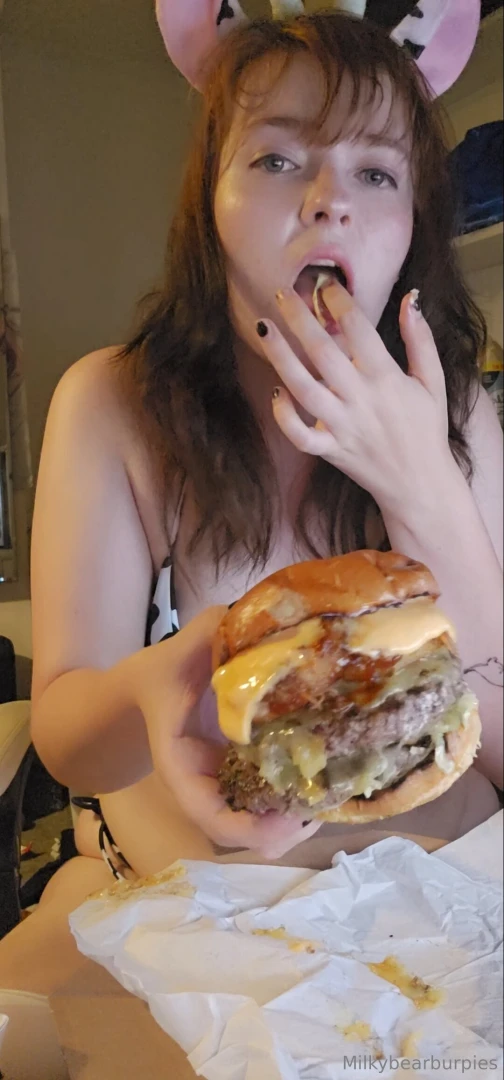Watch this cow girl eat like an animal the hugest burger for the best part 2 