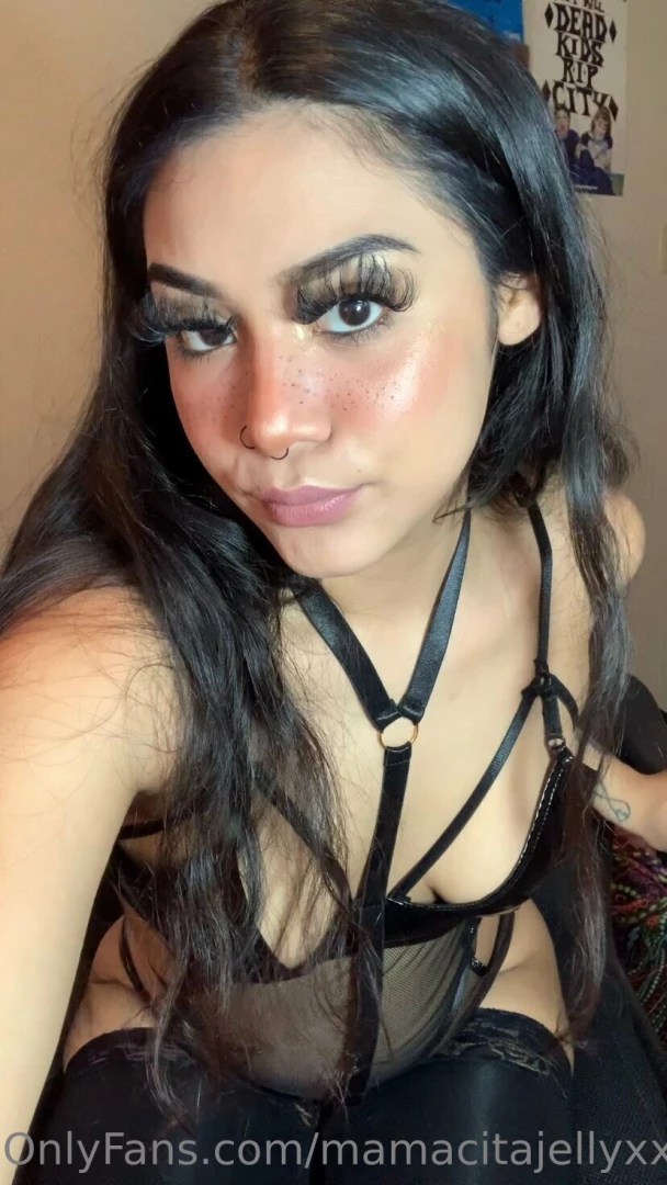 Tell me how much a good little slut i am 