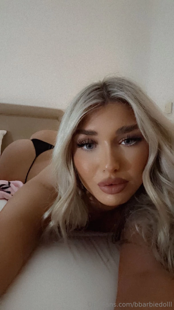 On vacation and super bored text me 