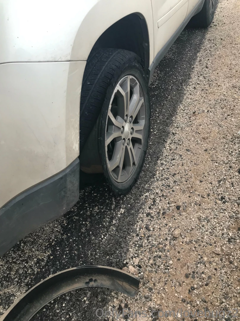 Customs to help me pay for my tire message me 