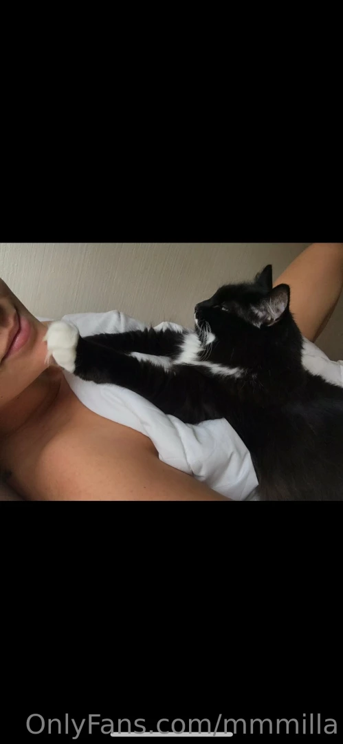 Lazy morning in bed with my fave 