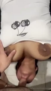 Que tremenda cogida por la boca le dio mi esposo a su puta hasta se