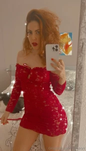 Te gusta como me queda el vestidito rojo cada like es un tir n para