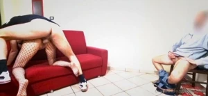 Mi scopo un amico e poi il marito cuckold ricevo 2 belle sborrate e