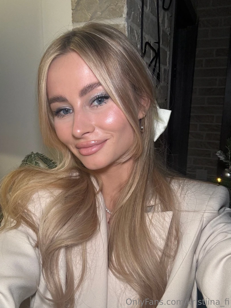 Hyv uutta vuotta 2025 kaikille ihanille seuraajilleni iso halaus ja 