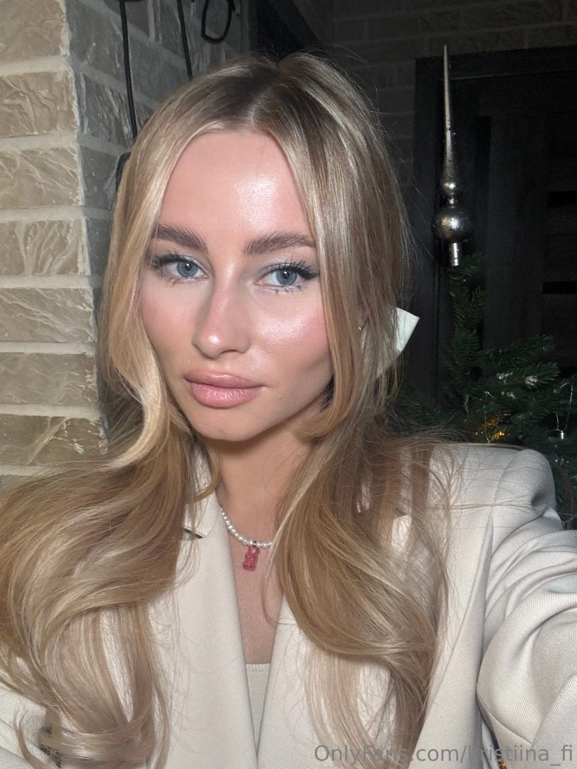 Hyv uutta vuotta 2025 kaikille ihanille seuraajilleni iso halaus ja part 1 