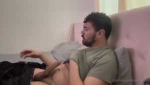 Rod takes pulls his shirts up and cums on his bellybutton