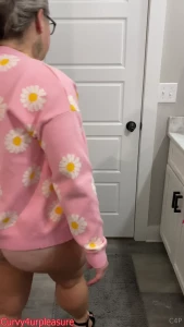 Don t you love the sound of my stilettos on the hard floor