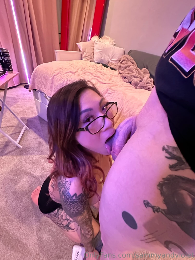 We will be live 6pm pst join us for another hot show 