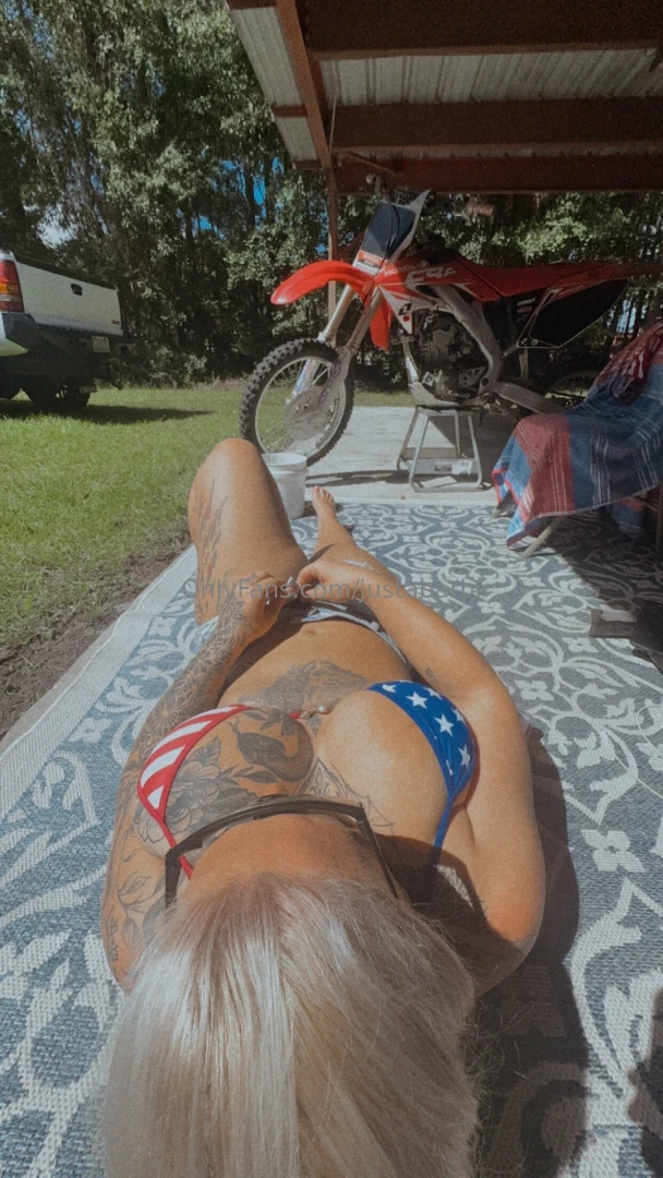 Country girls do it better proof on my vip page justa_barbi 