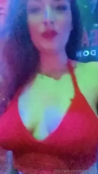 Lo mejor de los labios rojos es pintar otras partes del cuerpo 