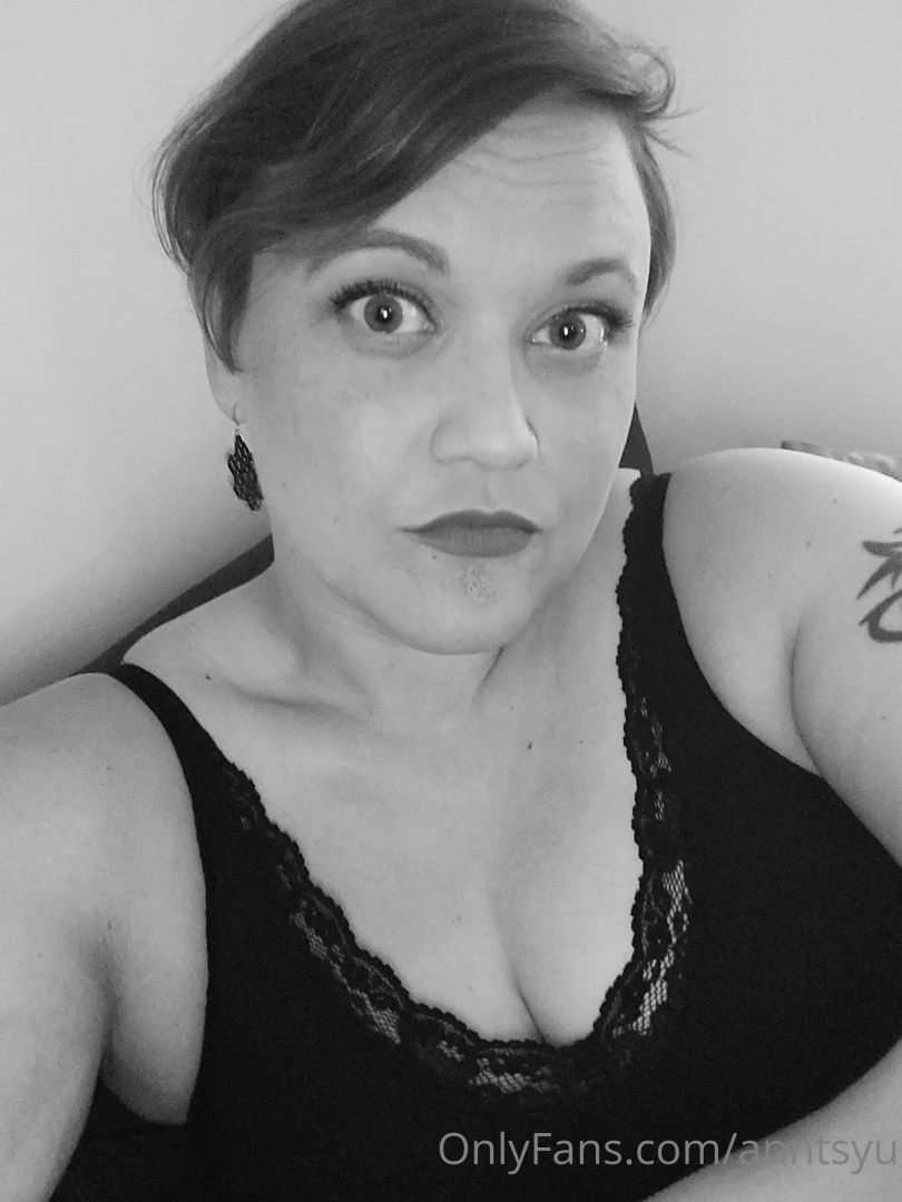 A little taste for you hands tied behind my back collar and leash on 