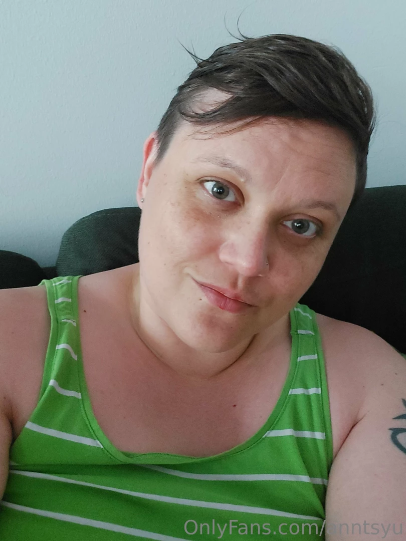 Terkkuja saunasta maksun takana ilman vaatteita 