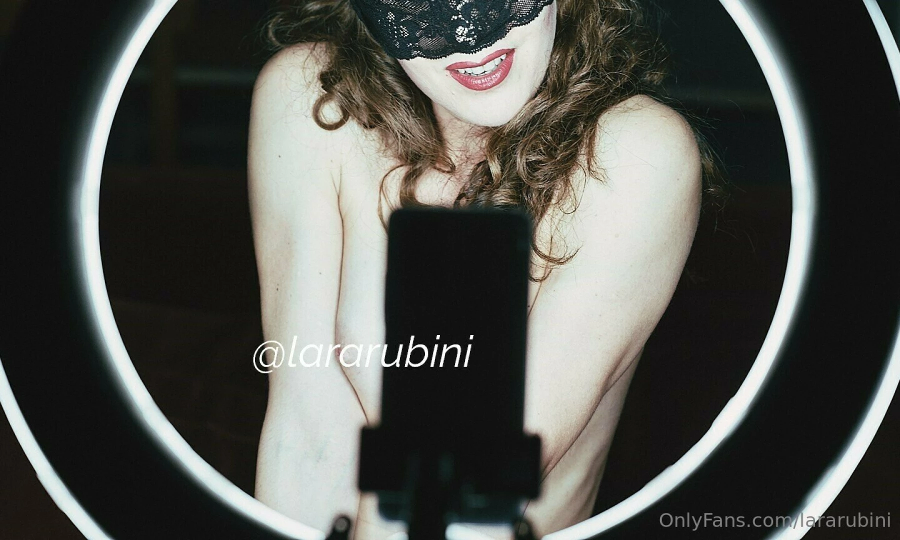 Sono online e disponibile per videochiamate mi vieni a trovare ti sto 