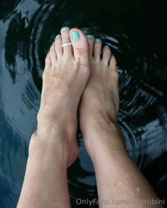 Ultimo giorno del mese metto una foto dei mie piedini a te piacciono i