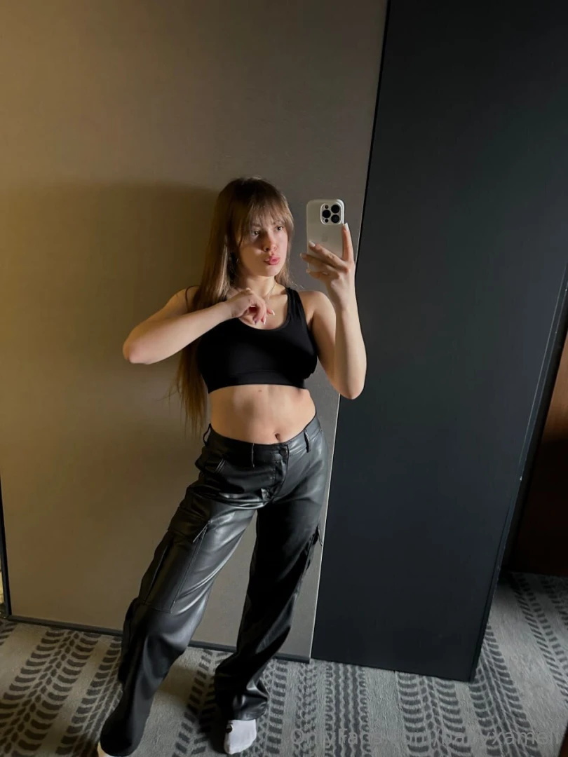 Tell me what this photo makes you feel be honest part 1 