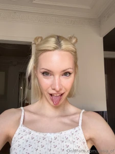 T n n olen leikkis ll ja todella hyv ll tuulella haluatko leikki part 1