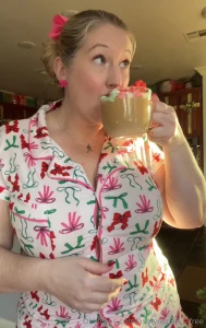 Merry morning - staring at the tree to see what else it needs part 1