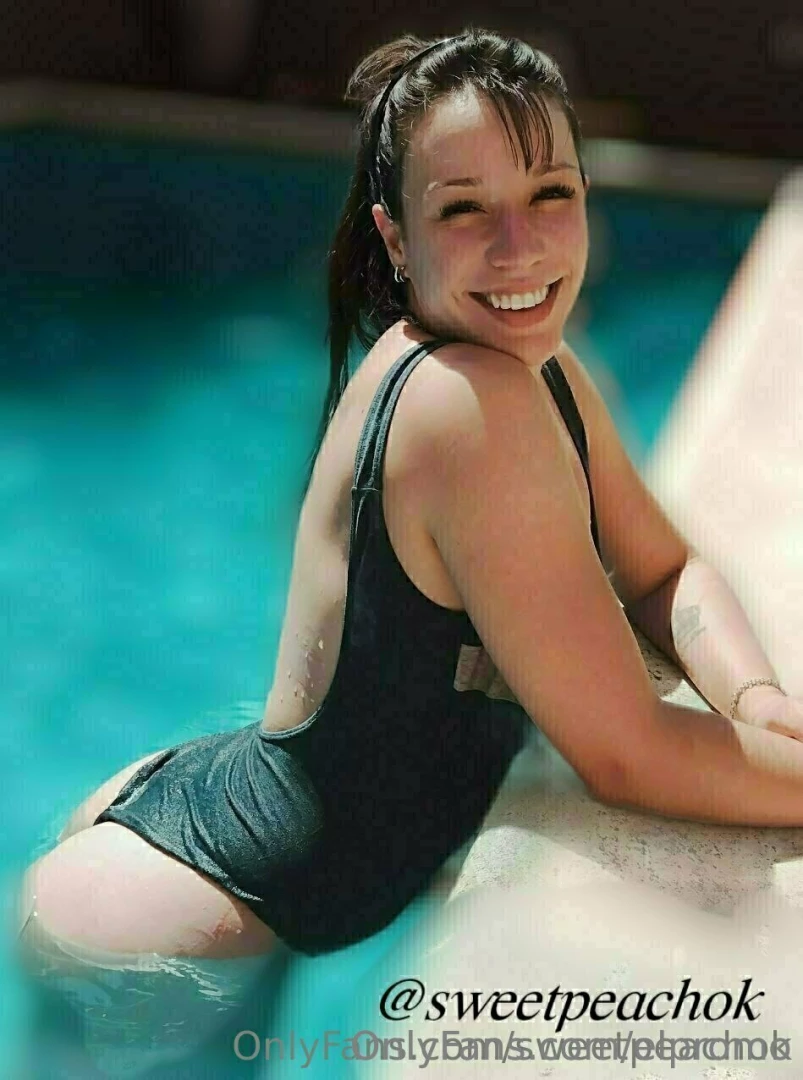 Congratulations sweetpeachok for winning our weekly sexy selfie 