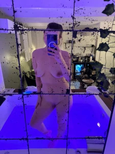 Bonsoir it s hot tub time