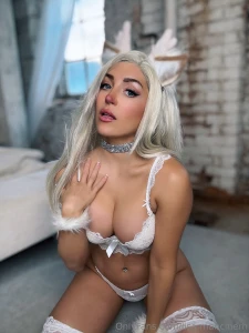 Giving you that purrrrfect view sweetheart