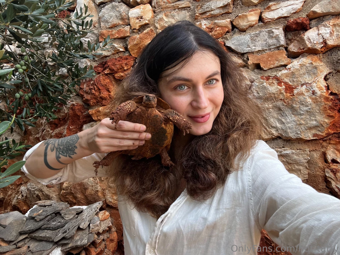 I really like to enjoy life and dream i want to see the whole world 