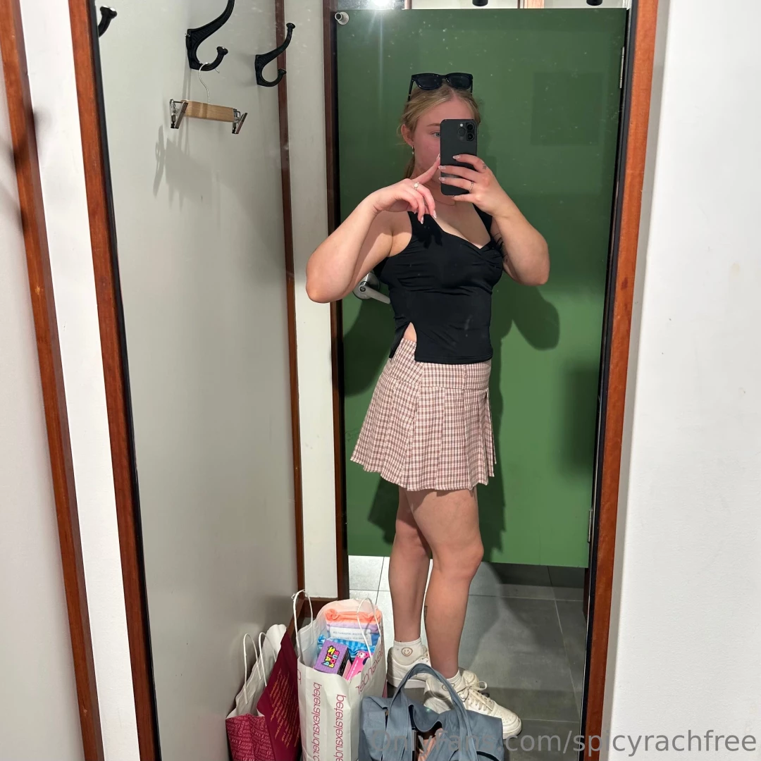 How cute is this skirt i tried on 