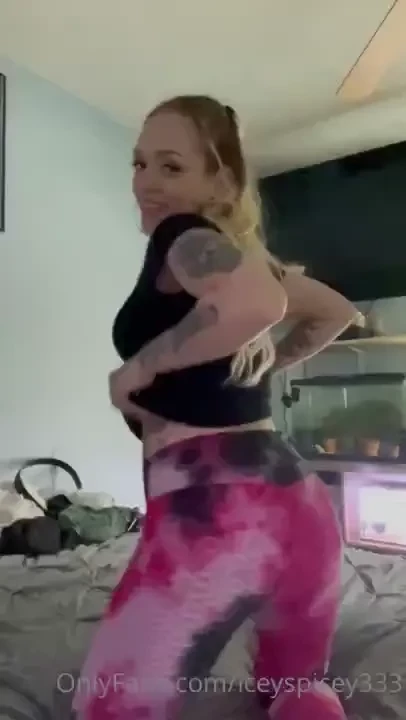 Just sent out my newest sex vid heres two 6 second clips as a little part 1 