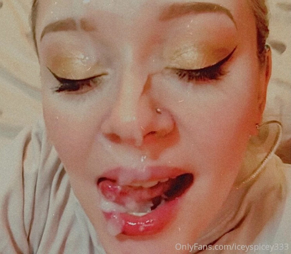 Just a little surprise look from the happy ending of my most recent 