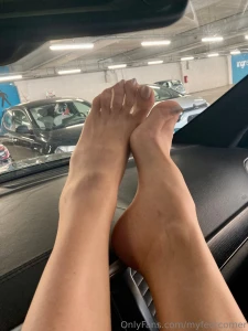 My feet rest during office break urge a foot massage footrest arched part 1