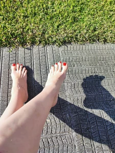 Welcome spring welcome you at my feet asmr video walking barefoot on