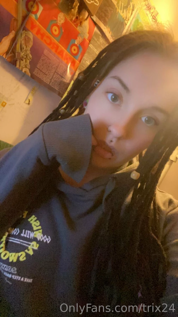 Waiting for you to keep me busy today available for sexting all day 