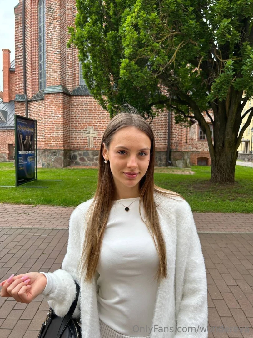 This cold weather makes me mad but i m trying to still smile 