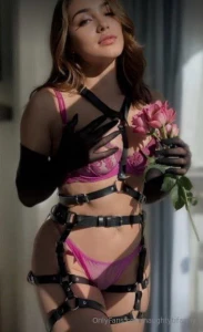 Gorgeous queen ofeliya_chris open her page now you have a chance to part 218