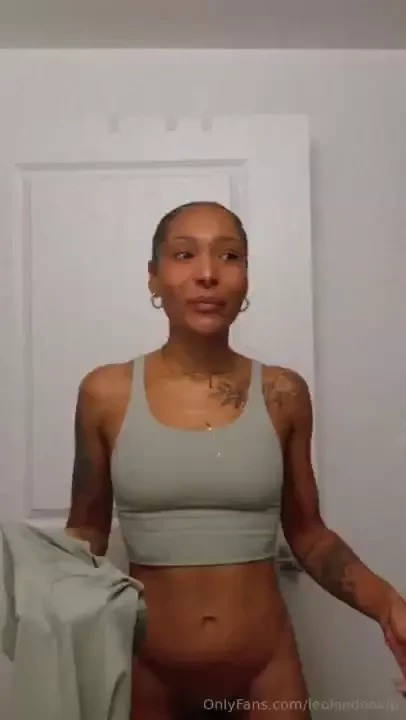 For my panty sniffers i love wearing leggings with no underwear 