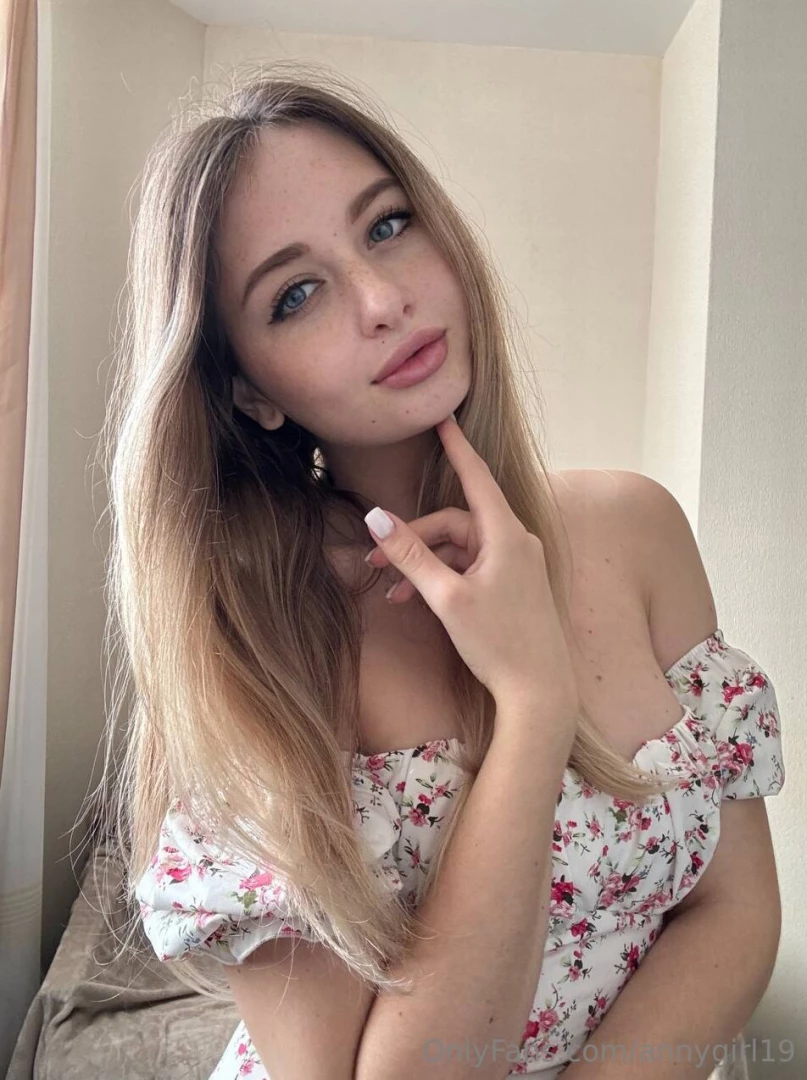 Hot teacher this sexy girl eleon0ra doesn t mind rocking out with her part 17 