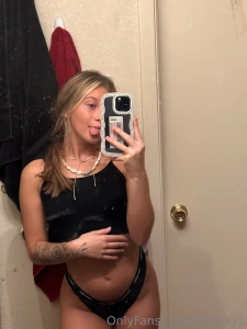 I wanna get fucked on the bathroom sink like they do in the movies