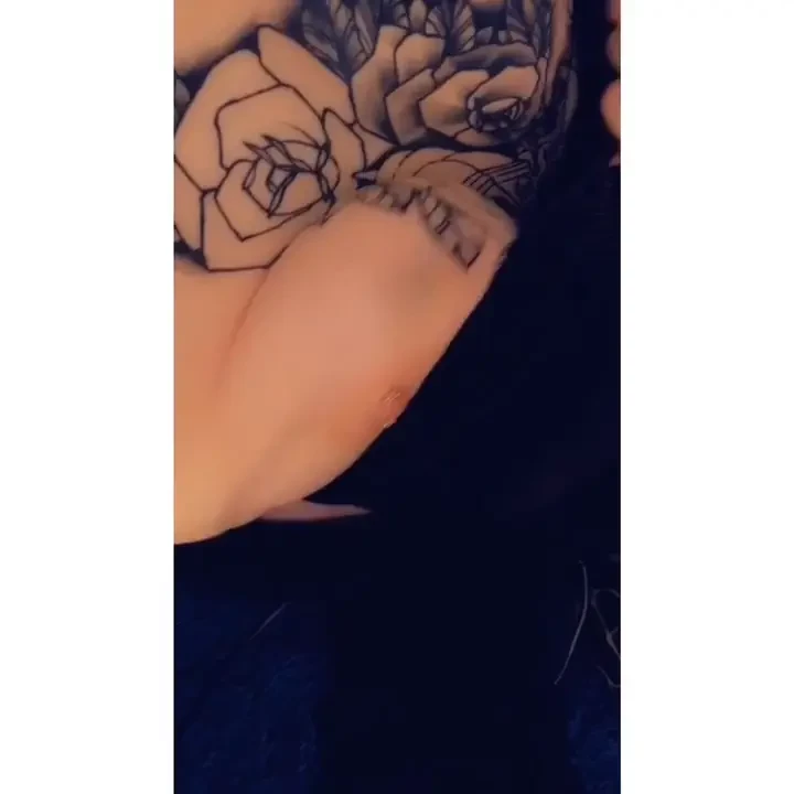 Good morning guys wanna watch me shake my tits amp my oiled up booty p 