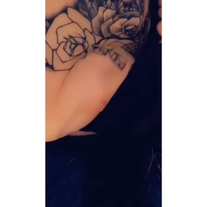 Good morning guys wanna watch me shake my tits amp my oiled up booty p