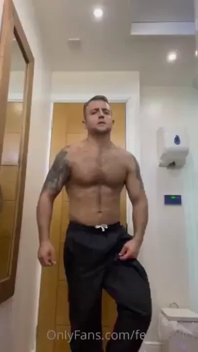 Anyone else s dick shrink after a workout no just mine then haha 