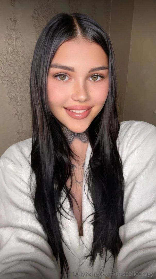 Laura_hasmarr has such a tight wet pussy do you want to see it part 417 