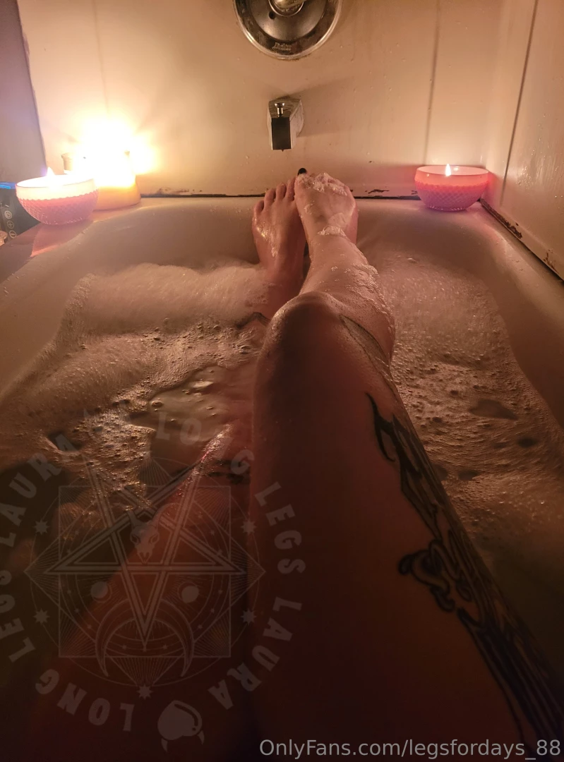 Bath time got steamy sub to my vip legsfordays88 and see the spicy 