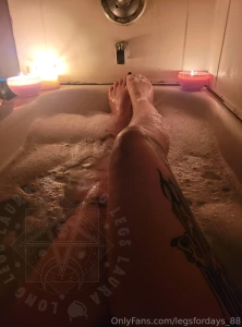 Bath time got steamy sub to my vip legsfordays88 and see the spicy