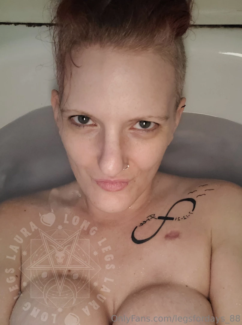 Bath time got steamy sub to my vip legsfordays88 and see the spicy part 1 
