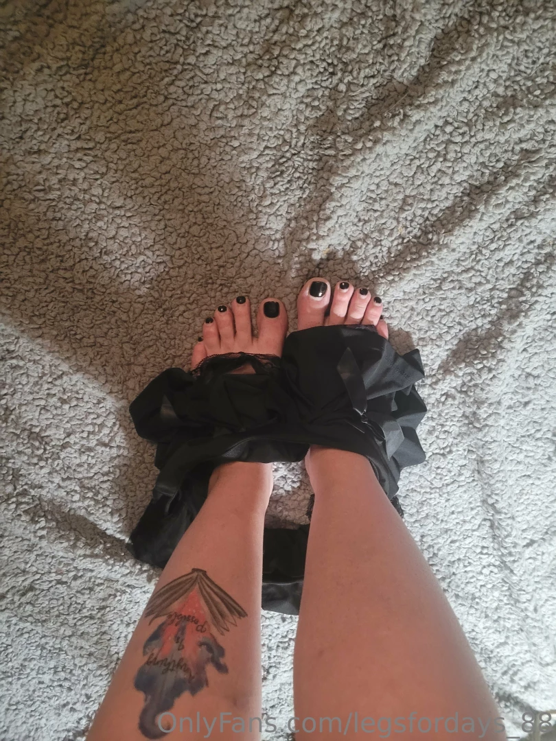 Who wants to see what happens when the skirt comes off send me a tip 