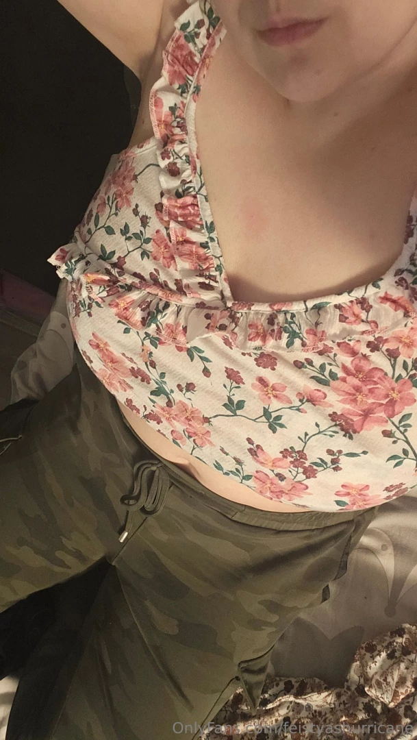 Heyo it s me hurricane i m new here and still a bit shy i was trying 