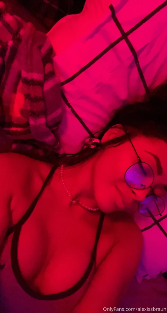 Late nights in the dms 