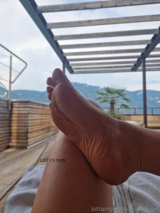 Jalat on pehme t nyt kun oon lillunut vedess monta p iv